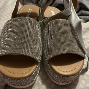 Sparkly new platform sandals by Soda sz 9